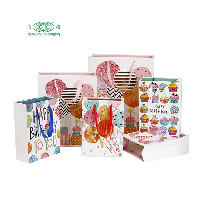 Impression personnalisée sac fourre-tout shopping emballage cadeau sacs en papier emballage de boîte de couleur